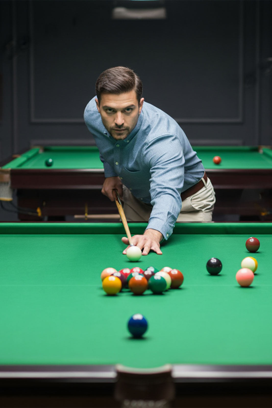 MODERN CHAMBRAY BUTTON DOWN SHIRT