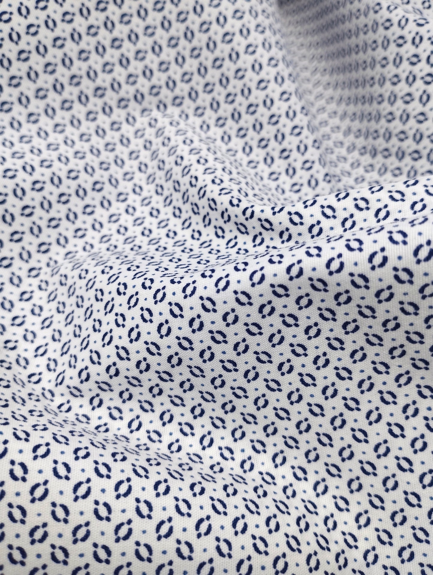 FLORAL ACCENT BLUE DOT PATTERENED