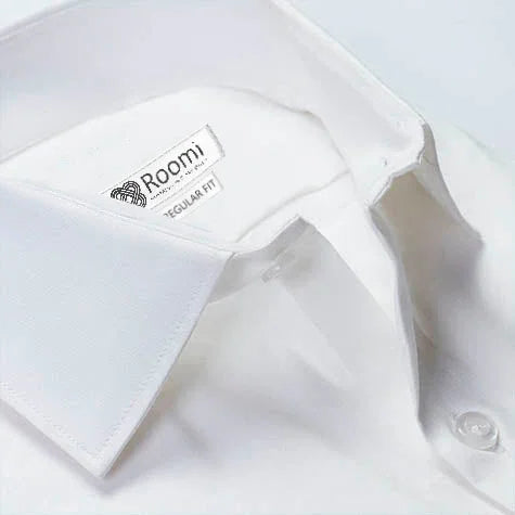 Close-up of white Roomi brand regular fit dress shirt collar and button detail