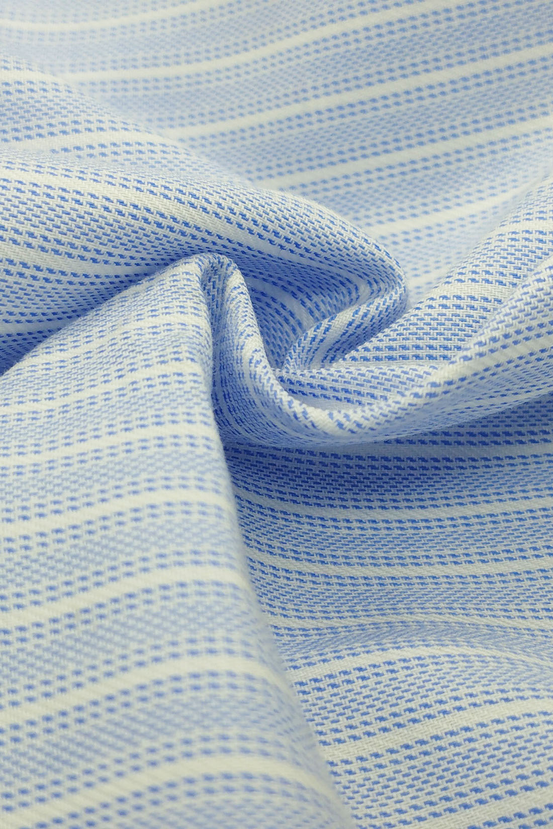 SUBTLE STRIPED SKY BLUE TONES