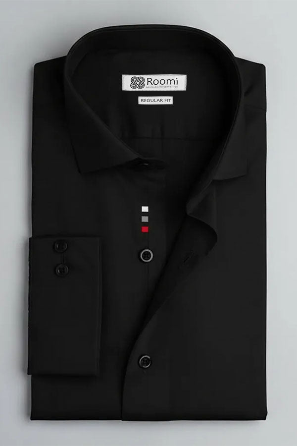 BLACK SHIRT WITH STYLISH ACCENT