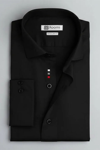 BLACK SHIRT WITH STYLISH ACCENT