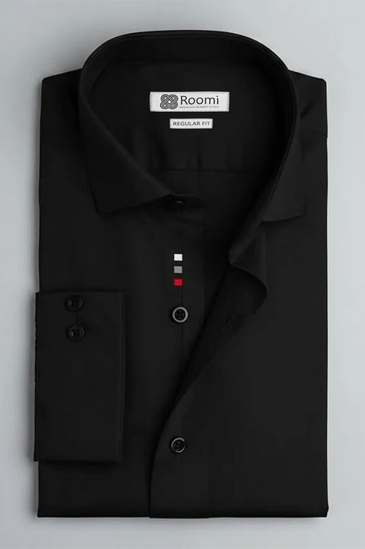 BLACK SHIRT WITH STYLISH ACCENT