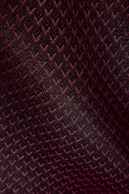 ELEGANT BURGUNDY ZIGZAG