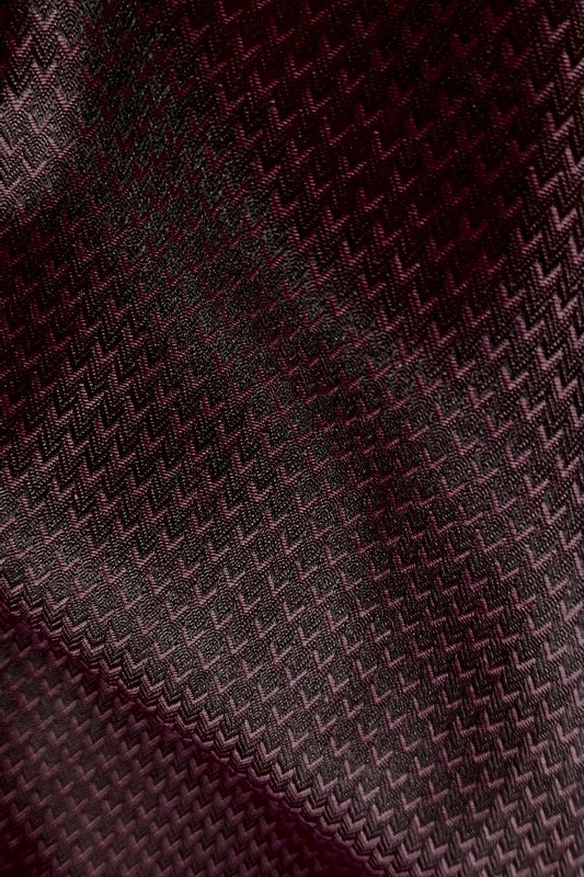 ELEGANT BURGUNDY ZIGZAG