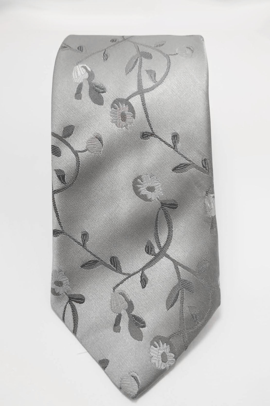 SILVER VINEYARD FLORAL TIE